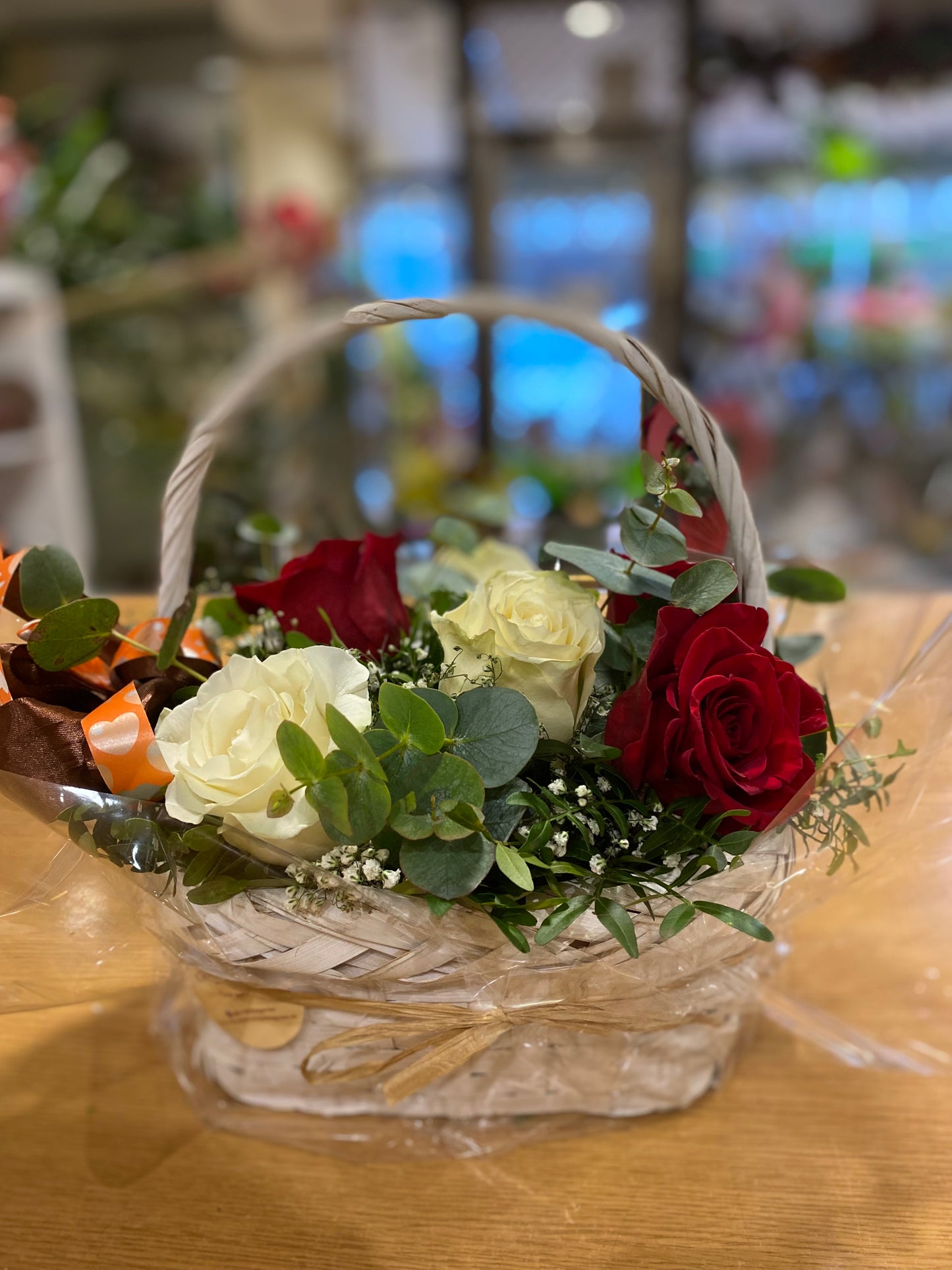 Cesta romántica de rosas